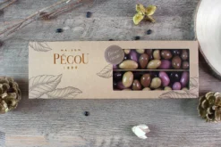 Amandes grillées Pécou Trésor Cacao enrobées de chocolats Ruby noir lait et doré