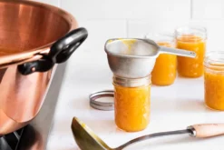 Bassine à confiture De Buyer en cuivre lisse et anses en fonte