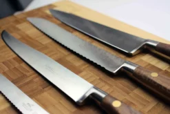 Bloc SABATIER Perigord en noyer laqué noir 5 couteaux forgés acier inox