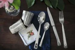 Boîte de 4 couteaux de table Opinel Perpétue tout en acier inox
