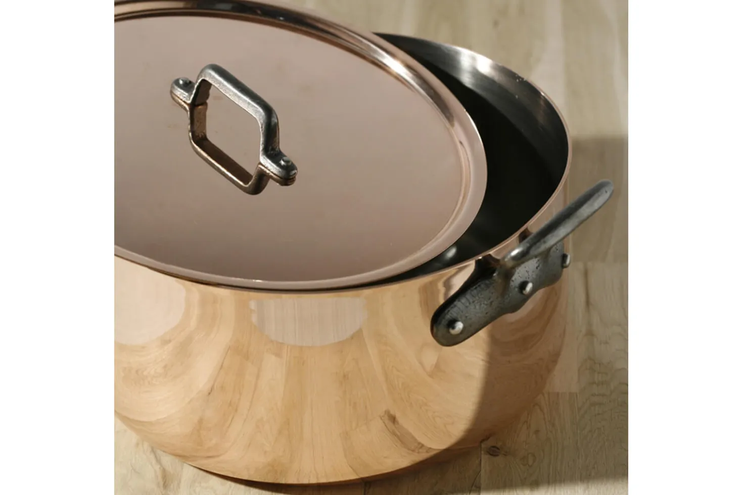 Braisière en cuivre 24cm De Buyer Inocuivre anses en fonte d'acier avec couvercle