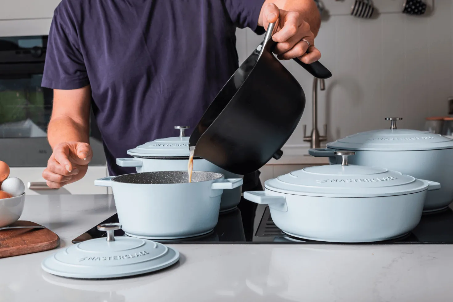 Cocotte MasterClass compatible induction en fonte d'aluminium bleu pastel 4L
