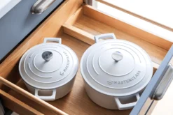 Cocotte MasterClass compatible induction en fonte d'aluminium blanc crème 4L