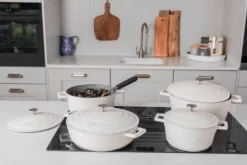 Cocotte MasterClass compatible induction en fonte d'aluminium blanc crème 4L