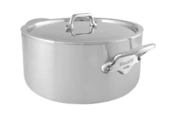 Cocotte Mauviel M'Urban4 en fonte d'inox avec couvercle inox compatible induction