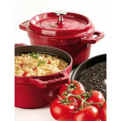 Cocotte ronde en fonte émaillée STAUB cerise