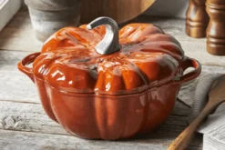 Cocotte Staub citrouille en fonte émaillée orange 24cm