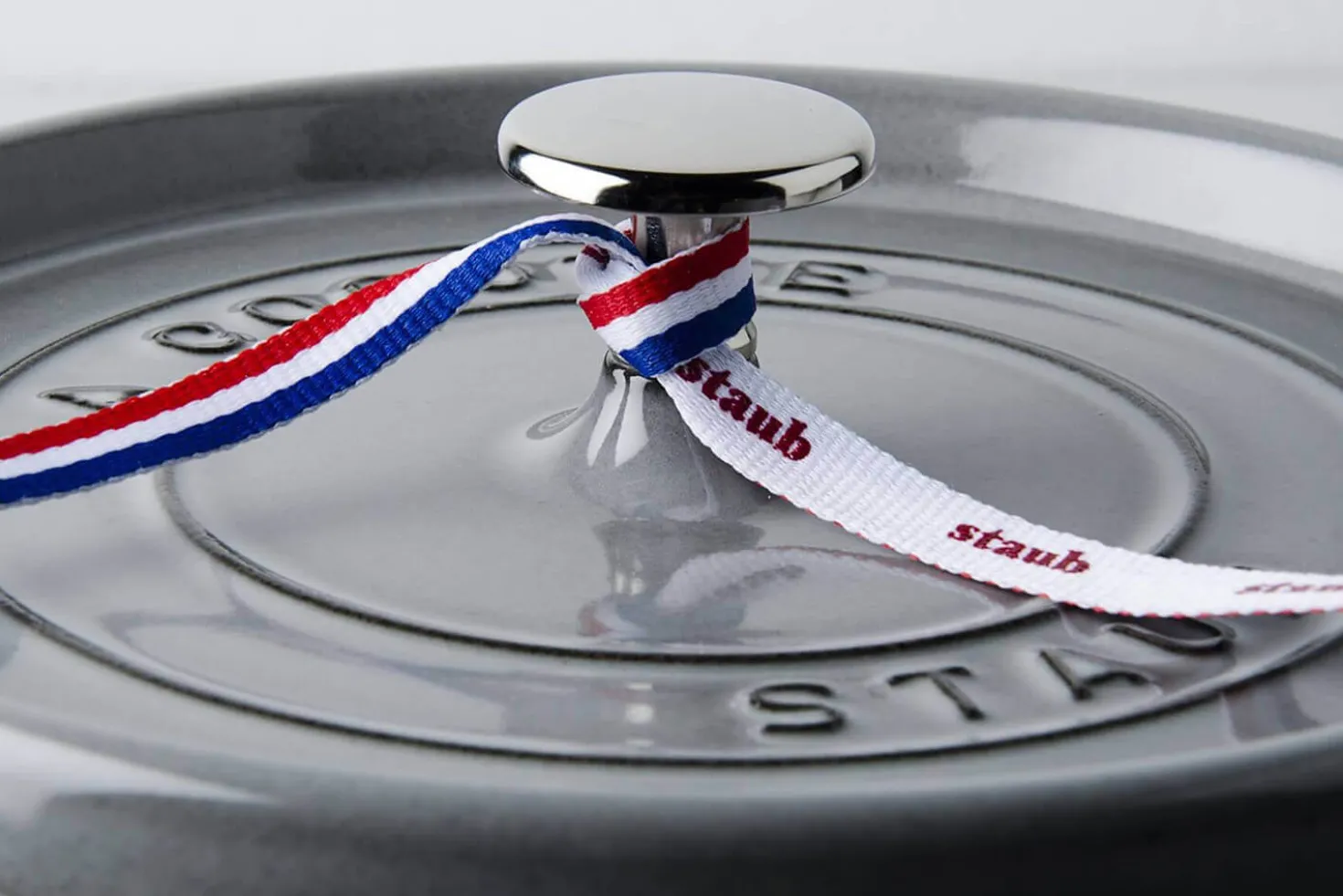 Cocotte STAUB ovale en fonte émaillée gris graphite