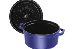 Cocotte Staub ronde en fonte émaillée bleu intense