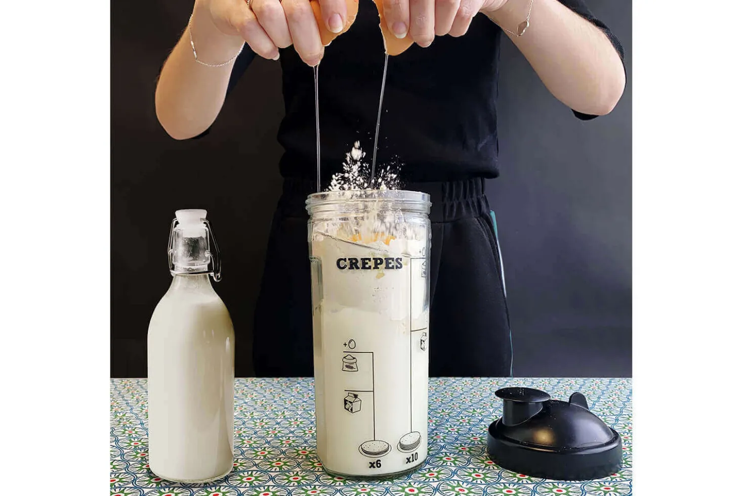 Coffret cadeau Cookut Shaker crêpes, pancakes + gaufres - 1 shaker + 1 tartineur + 1 livre recettes