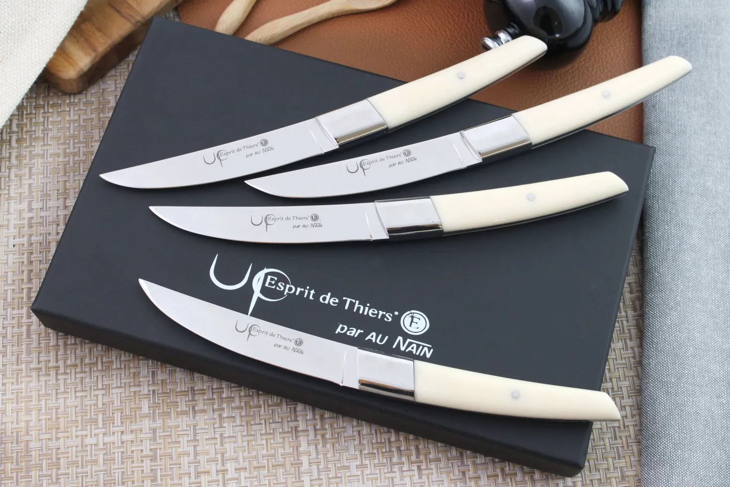 Coffret de table AU NAIN UP 4 couteaux à steak 11cm