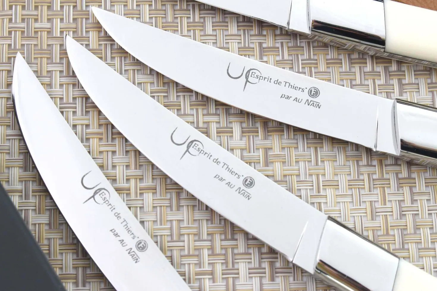 Coffret de table AU NAIN UP 4 couteaux à steak 11cm