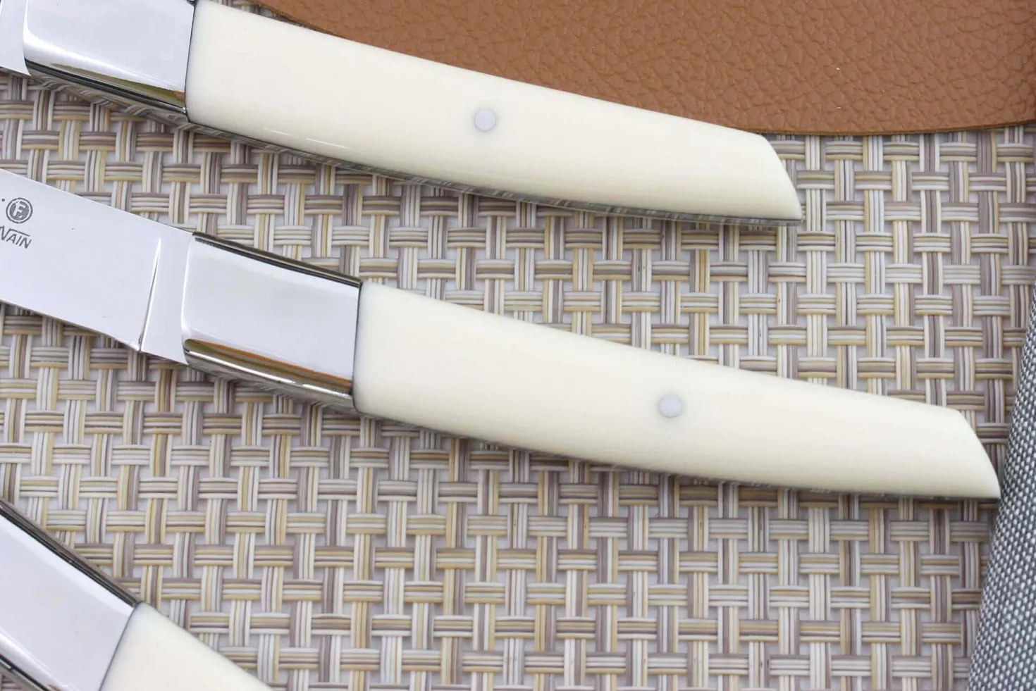Coffret de table AU NAIN UP 4 couteaux à steak 11cm