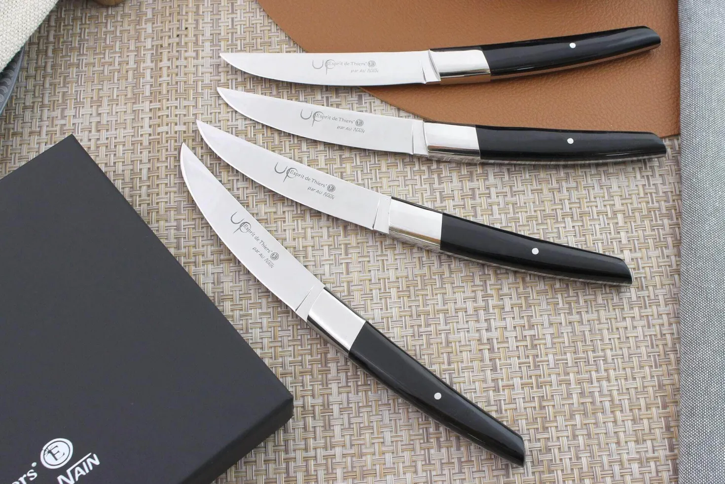 Coffret de table AU NAIN UP 4 couteaux à steak 11cm