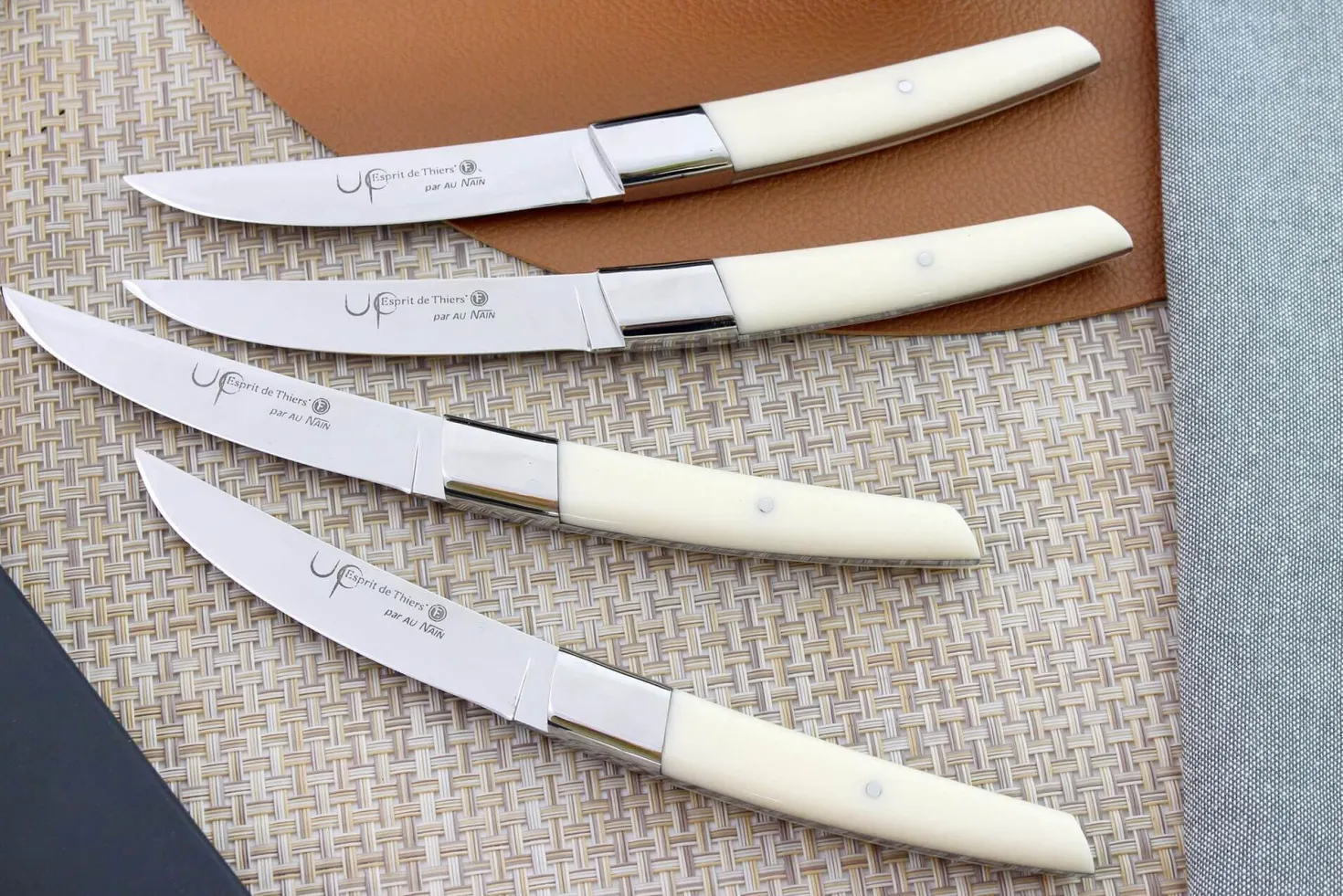 Coffret de table AU NAIN UP 4 couteaux à steak 11cm