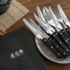 Coffret de table Wusaki 2 couteaux à steak à bout rond + 2 fourchettes