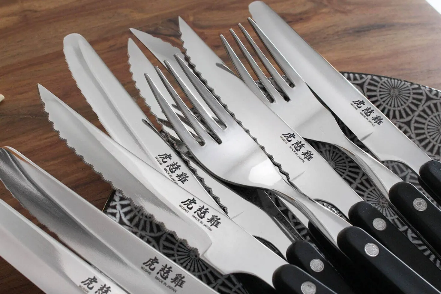 Coffret de table Wusaki 2 couteaux à steak à bout rond + 2 fourchettes