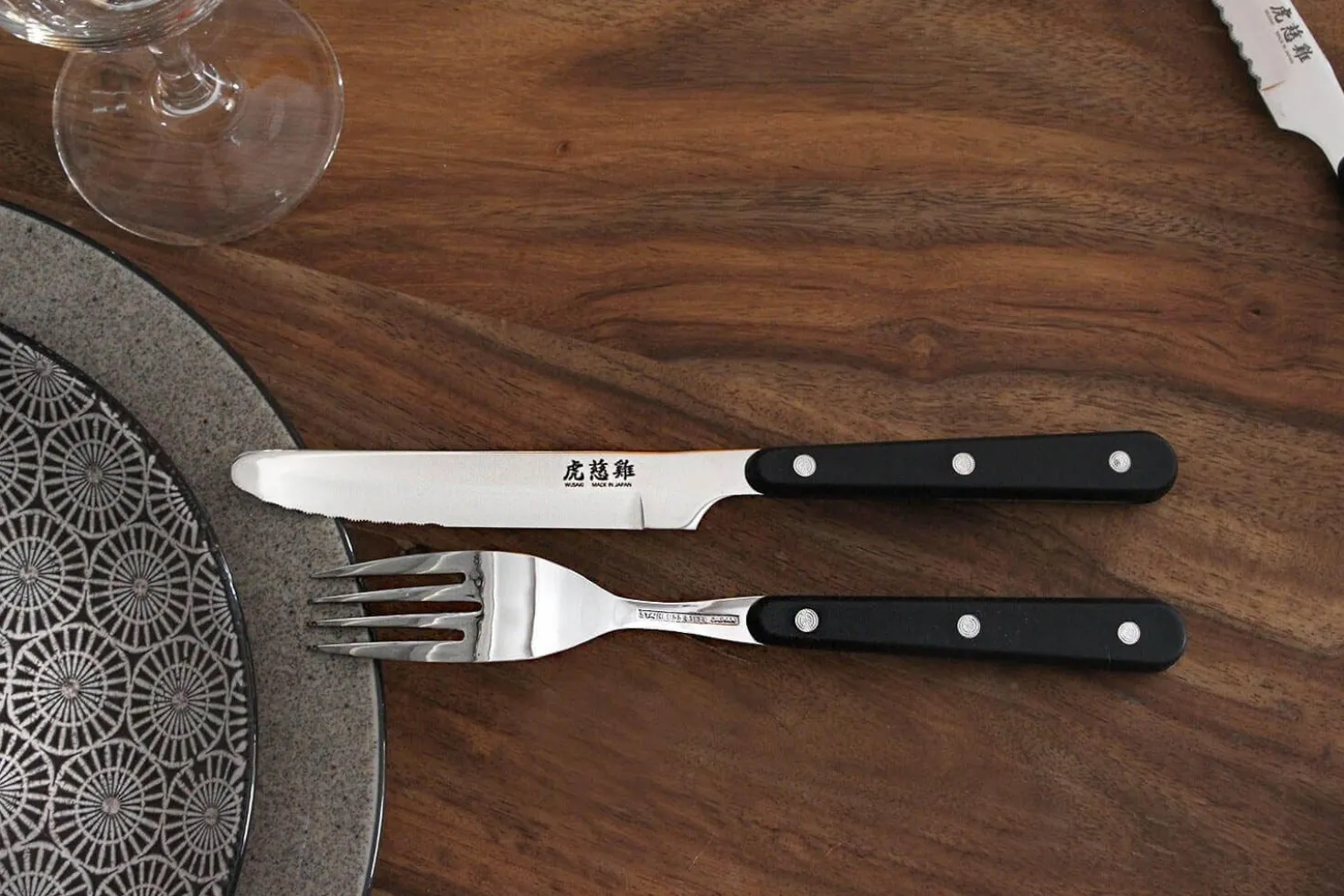 Coffret de table Wusaki 2 couteaux à steak à bout rond + 2 fourchettes