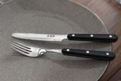 Coffret de table Wusaki 2 couteaux à steak à bout rond + 2 fourchettes