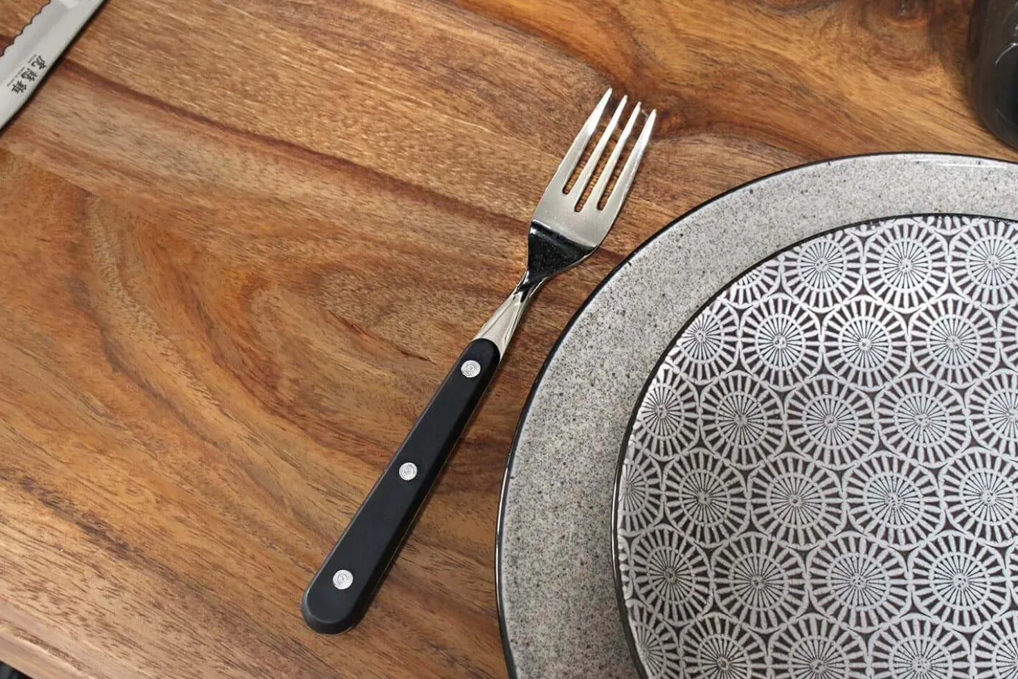 Coffret de table Wusaki 2 couteaux à steak à bout rond + 2 fourchettes