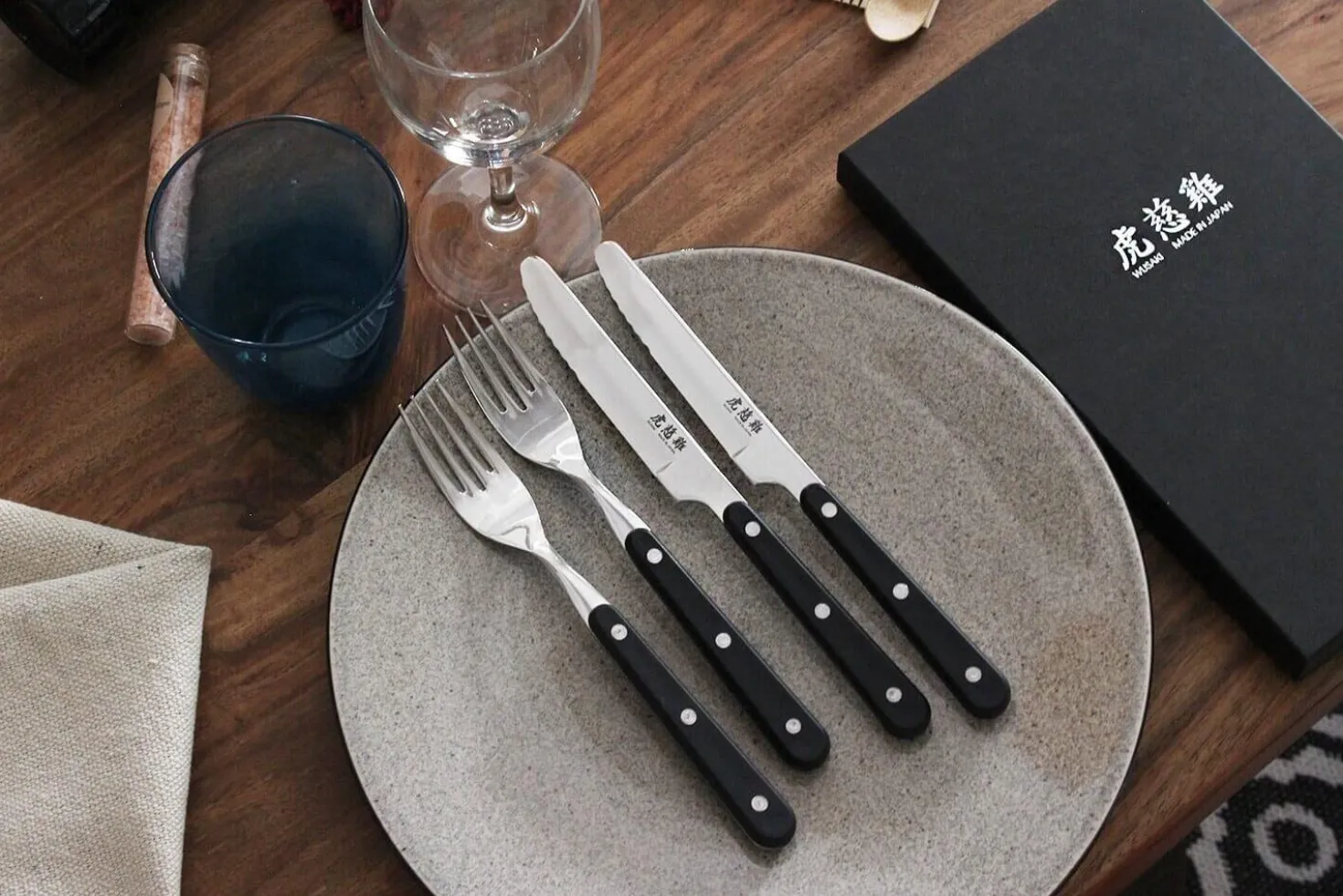 Coffret de table Wusaki 2 couteaux à steak à bout rond + 2 fourchettes