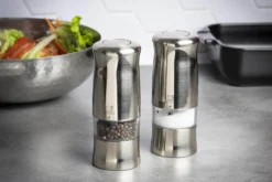Coffret duo de moulins électriques à sel et à poivre Peugeot Zeli 14cm en ABS brossé