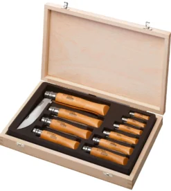 Coffret en bois 10 couteaux Opinel Tradition Carbone manches hêtre