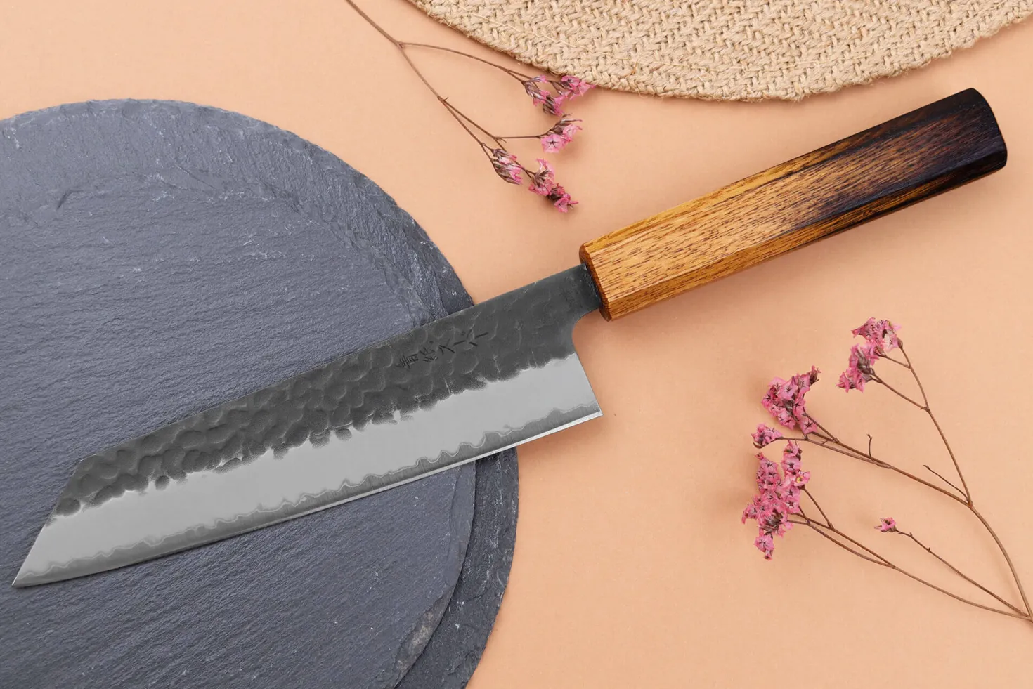 Couteau bunka 17cm japonais artisanal Yuzo Black AS chêne brûlé