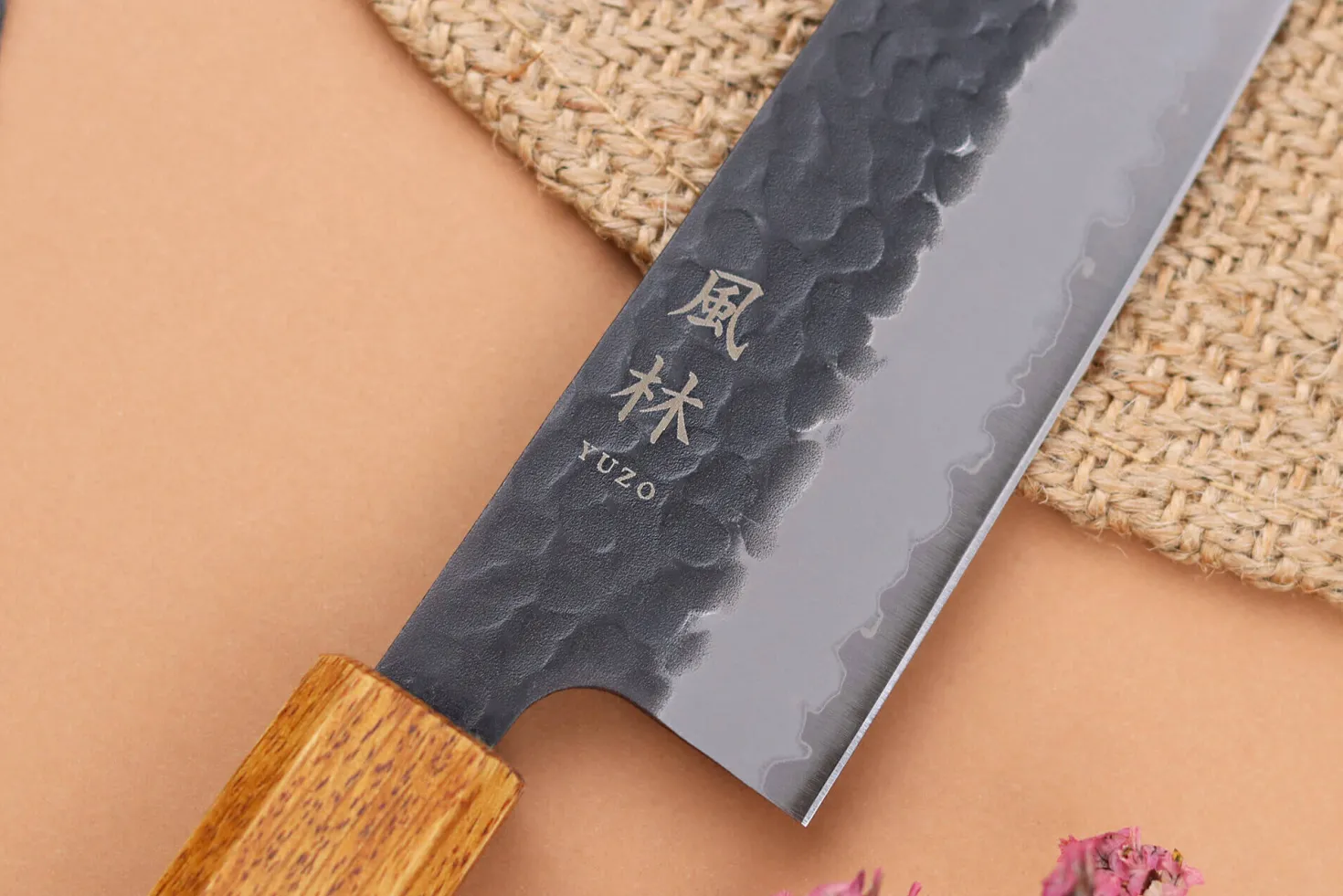 Couteau bunka 17cm japonais artisanal Yuzo Black AS chêne brûlé