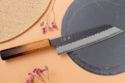 Couteau bunka 17cm japonais artisanal Yuzo Black AS chêne brûlé