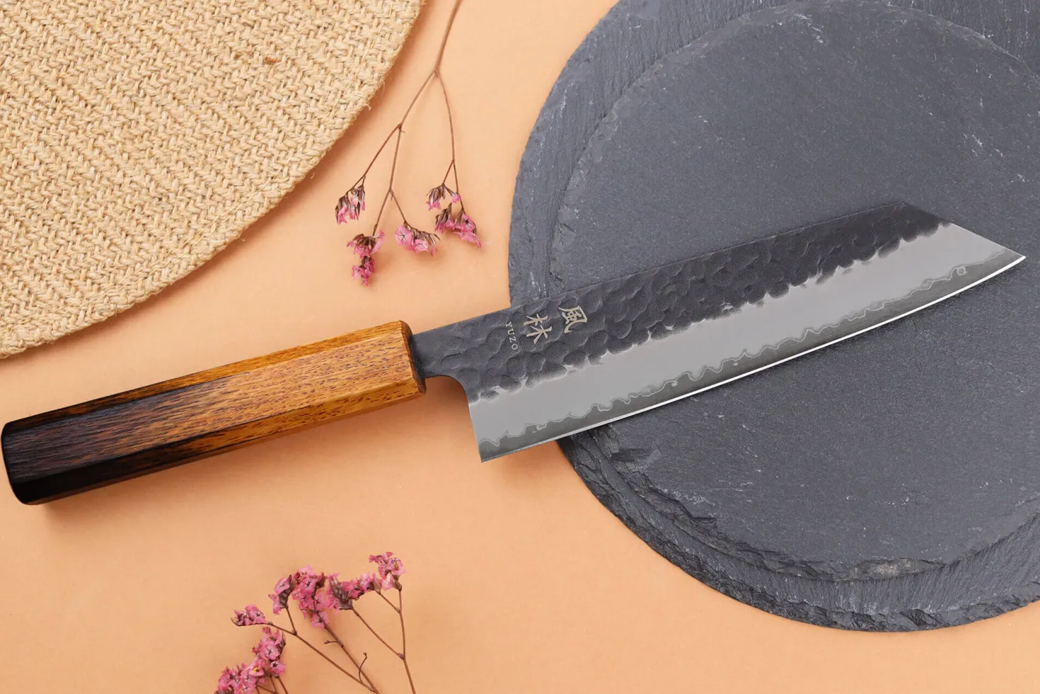 Couteau bunka 17cm japonais artisanal Yuzo Black AS chêne brûlé