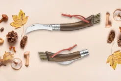 Couteau à champignon Opinel N°08 noyer noir + brosse intégrée + plumier