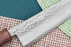 Couteau de chef 18cm japonais artisanal Masutani martelé manche en chêne