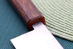 Couteau de chef 18cm japonais artisanal Masutani martelé manche en chêne
