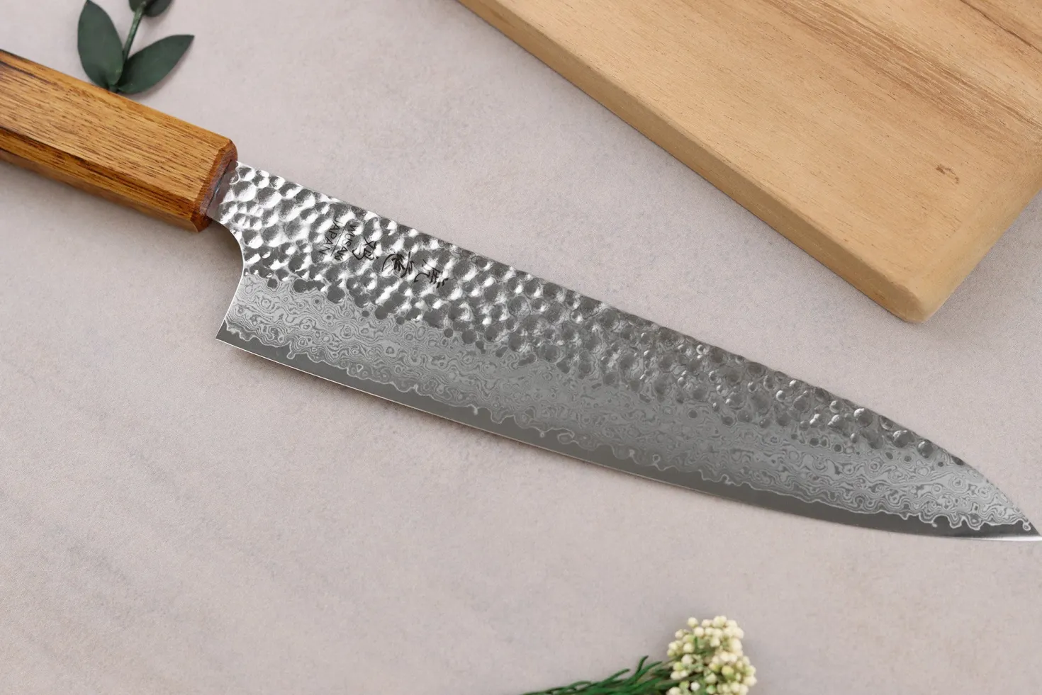 Couteau de chef 20cm japonais artisanal Wusaki Yaketa VG10 damas chêne brûlé