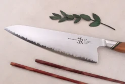 Couteau de chef 20,5cm Ryda Knives A-30 San Maï et manche en noyer