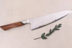 Couteau de chef 20,5cm Ryda Knives A-30 San Maï et manche en noyer