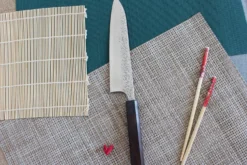 Couteau de chef japonais artisanal martelé Yu Kurosaki Shizuku 21cm acier SG2
