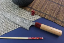 Couteau de chef japonais artisanal Yoshimi Kato 18cm VG10 Nickel Damascus cerisier