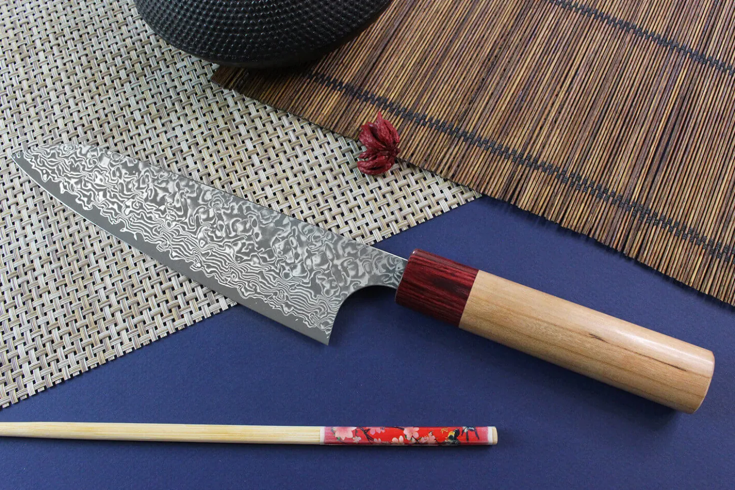 Couteau de chef japonais artisanal Yoshimi Kato 18cm VG10 Nickel Damascus cerisier