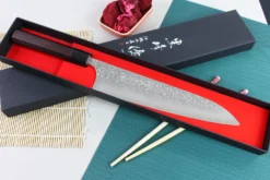 Couteau de chef japonais artisanal martelé Yu Kurosaki Shizuku 24cm acier SG2
