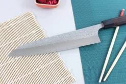 Couteau de chef japonais artisanal martelé Yu Kurosaki Shizuku 24cm acier SG2
