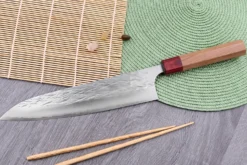 Couteau de chef japonais artisanal Yu Kurosaki Sasame acier cobalt 24cm