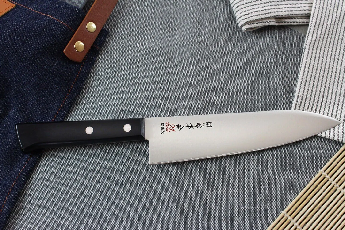 Couteau de chef japonais Kanetsugu Rev 21 lame 18cm micro dentée
