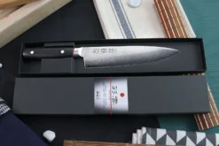 Couteau de chef japonais Kanetsugu Saiun 20cm damas 65 couches