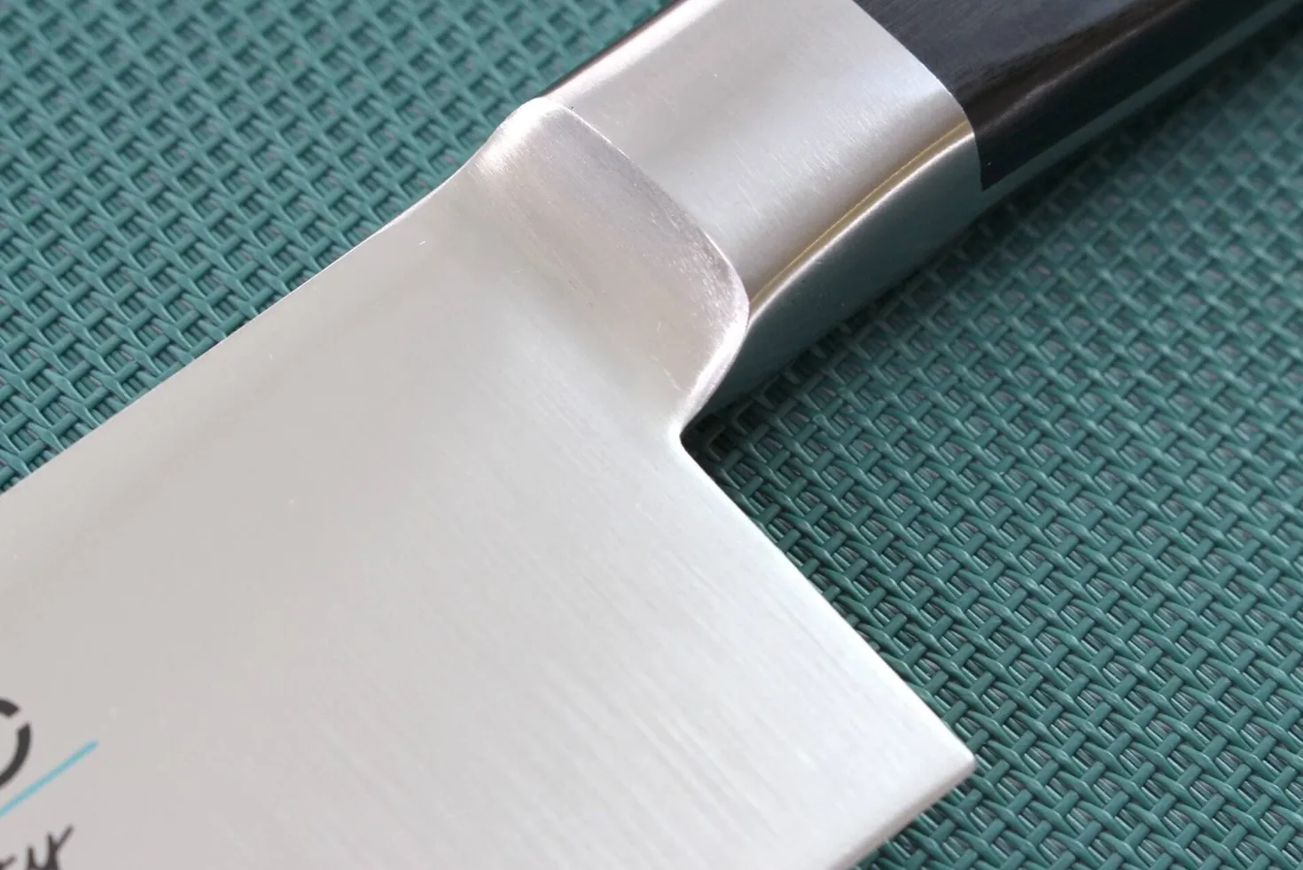 Couteau de chef japonais MAC Professional 22cm