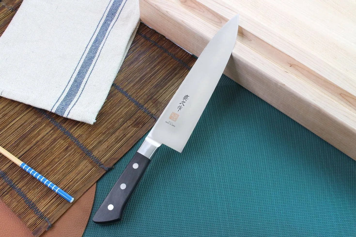 Couteau de chef japonais MAC Professional 22cm