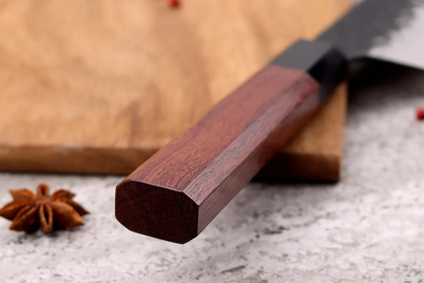 Couteau de chef Sayuto Séquoia San Mai martelé 21cm