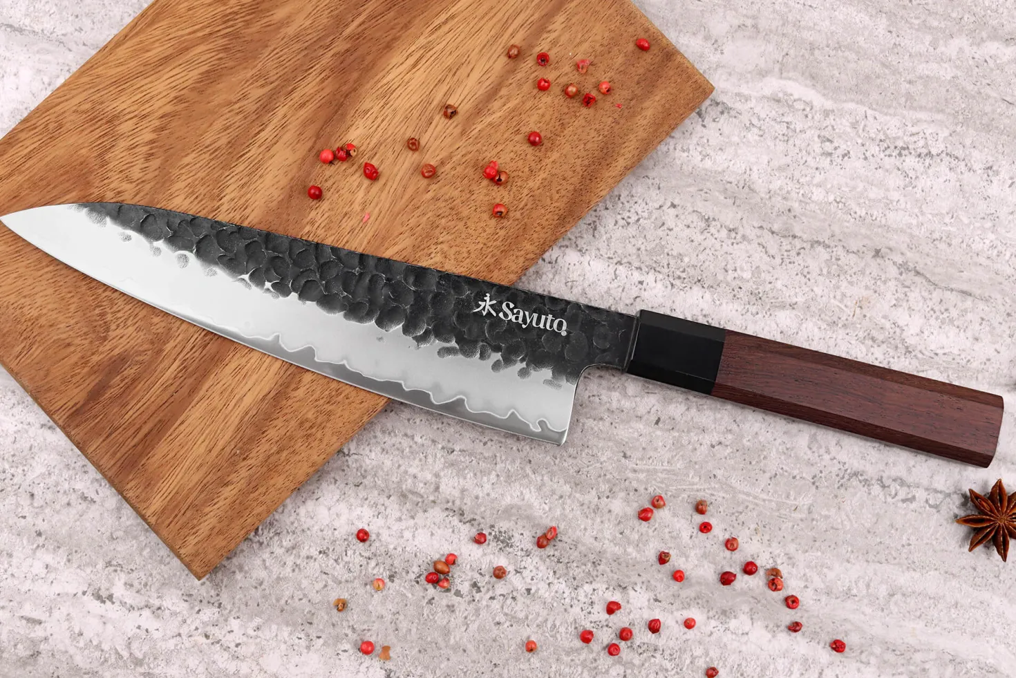 Couteau de chef Sayuto Séquoia San Mai martelé 21cm