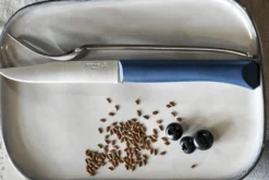 Couteau de table Opinel Bon Appétit + lame 11cm en inox manche en polymère bleu canard